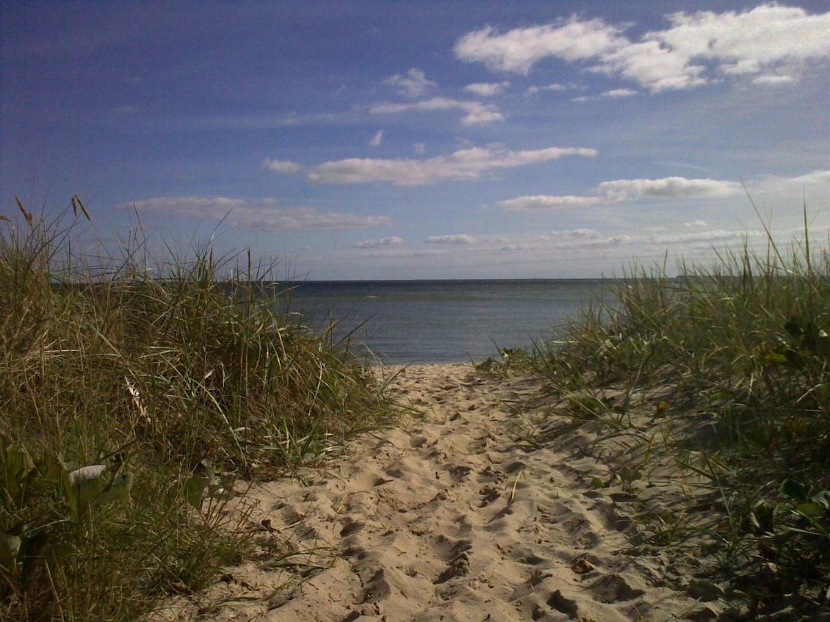 Uns Gartenhus Mit Blick Auf Das Meer Thiessow Exterior photo